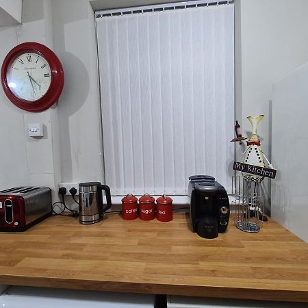 Stunning Holiday Home. Free Parking. Манчестър Екстериор снимка