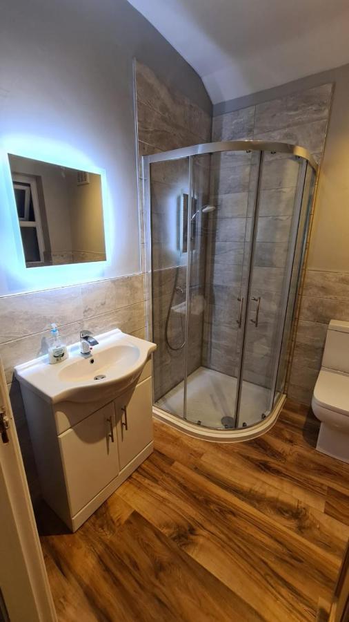 Stunning Holiday Home. Free Parking. Манчестър Екстериор снимка