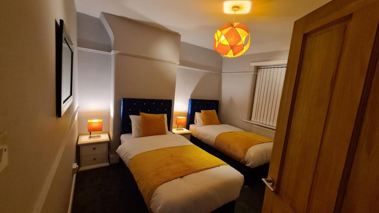 Stunning Holiday Home. Free Parking. Манчестър Екстериор снимка