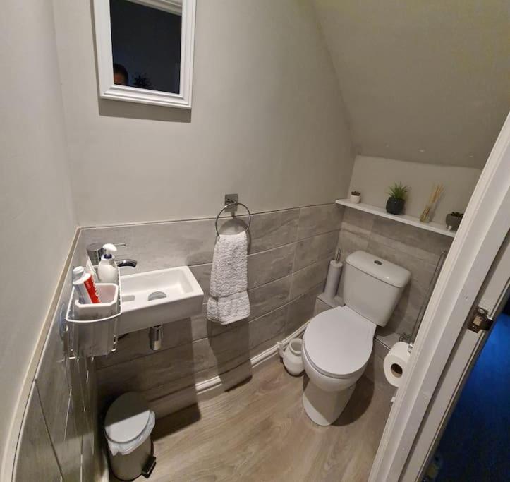 Stunning Holiday Home. Free Parking. Манчестър Екстериор снимка